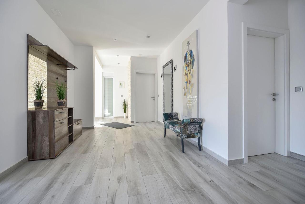 Moderner Bungalow Mit Meerblick Лун Экстерьер фото